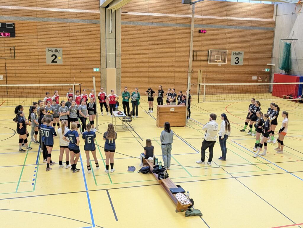 Die U18w war heute zum Qualiturnier in Eichstätt geladen und traf dort auf die bekannten Kontrahenten TSV Neuburg I+II, SV Wettstetten und VfB Eichstätt.